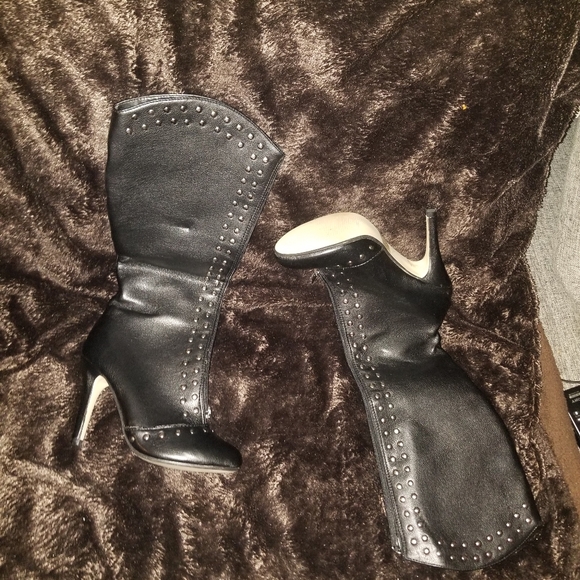 Knew high studded boots - Picture 2 of 4